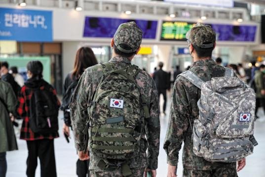 젊은 남성을 무시하고 조롱하는 나라.Korea