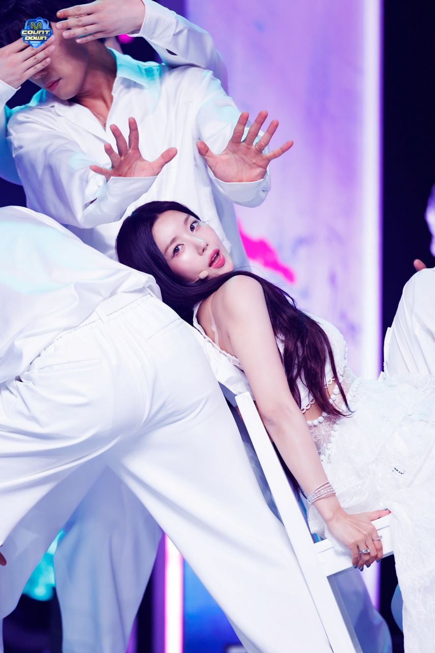 권은비 인기가요,엠카운트다운 현장포토