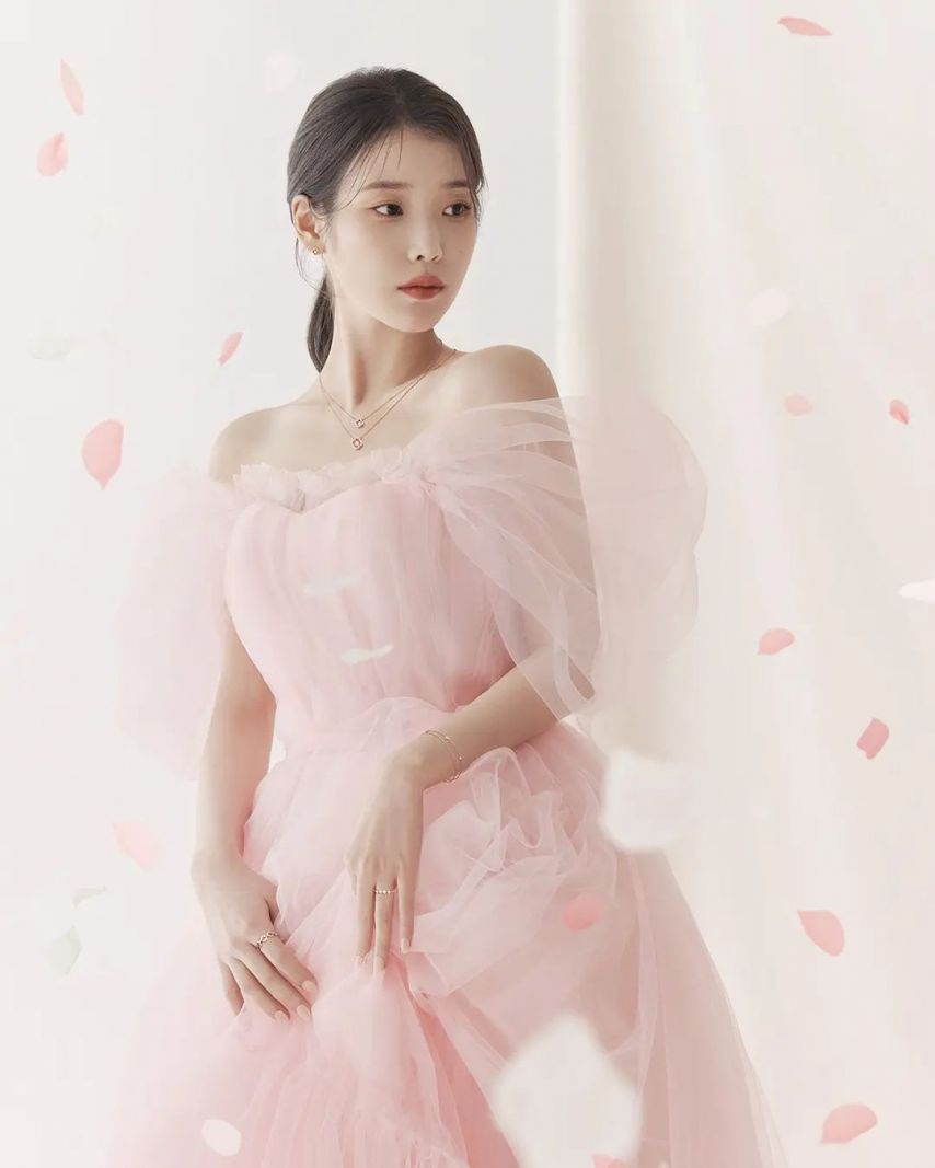 아이유 제이에스티나