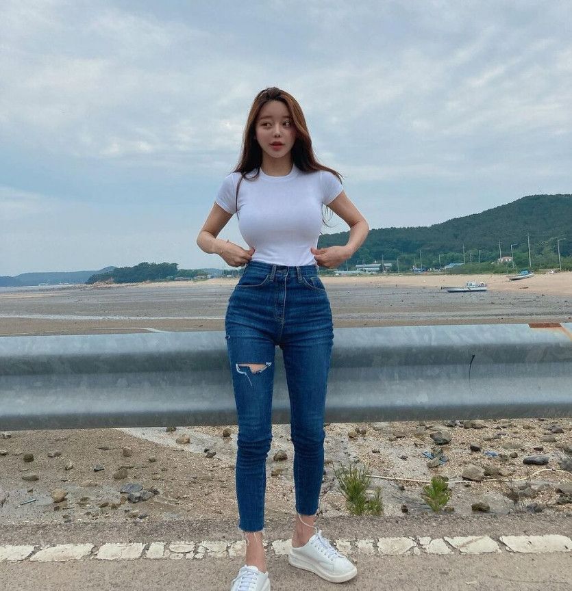 밀착 반팔티녀