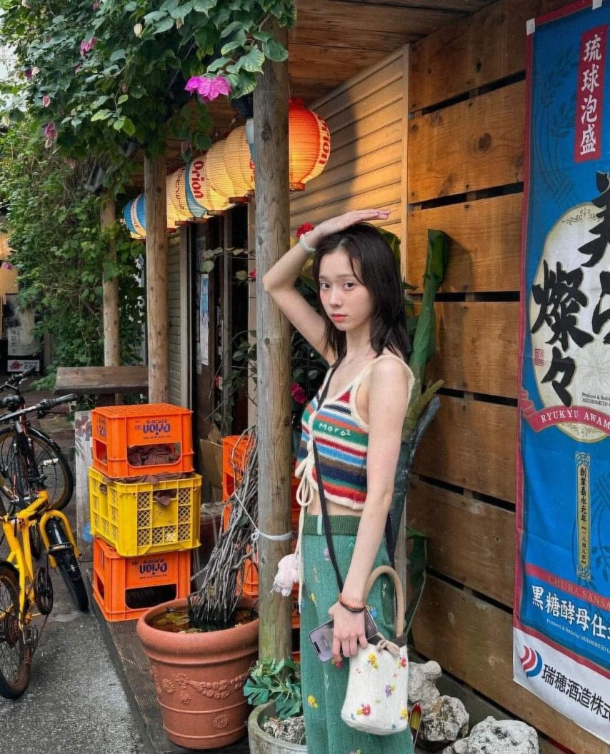 일본 여행 간 윈터 여친 느낌 사진.