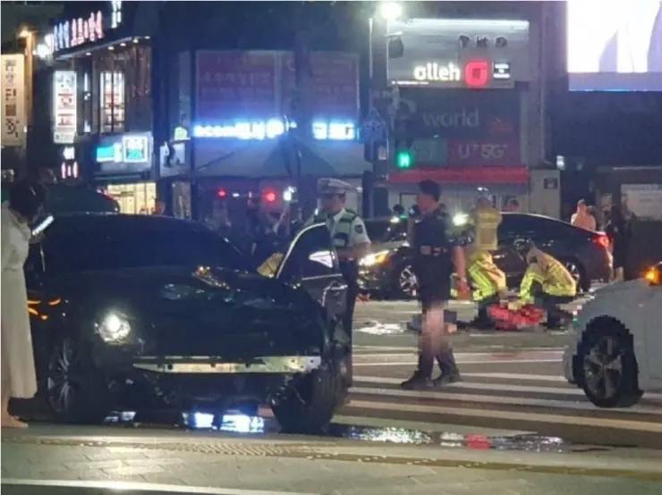 사람 죽어가는데 차 살피는 시청 사고 동승자