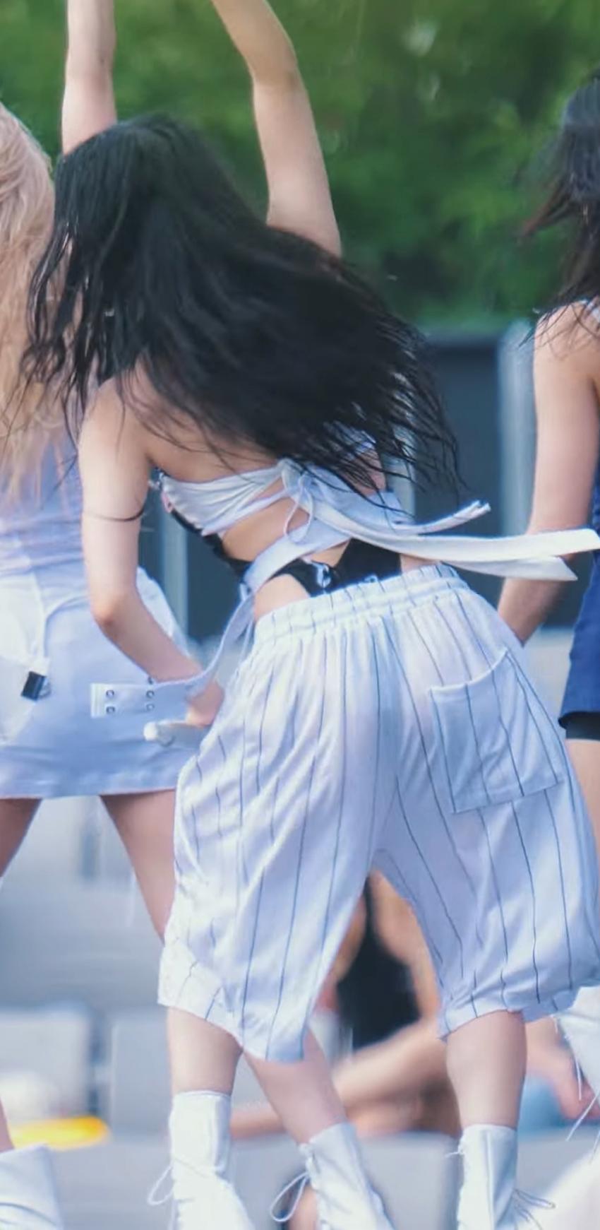 ㅇㅎ)오늘 워터밤 프로미스나인 이서연 의상.webp