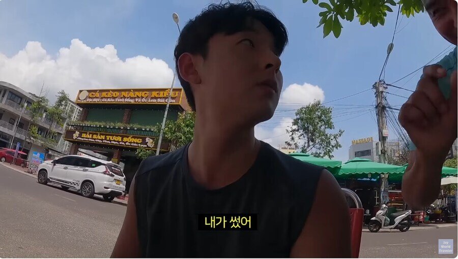여행 유튜버에게 본인 유튜브 자랑하는 베트남 식당 아재
