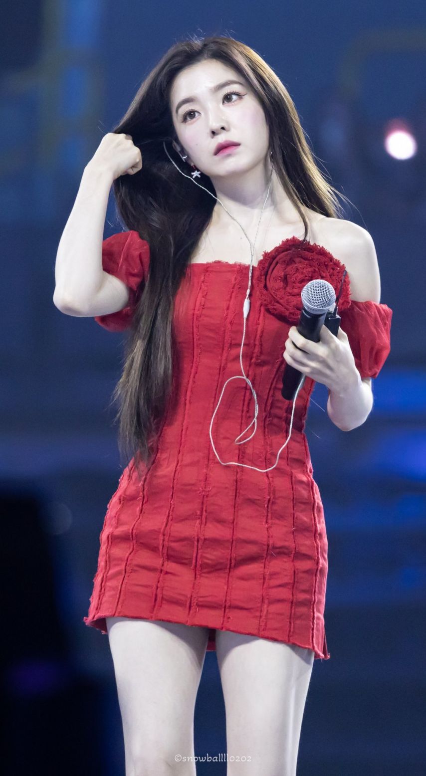 계단 올라가는 레드벨벳 아이린