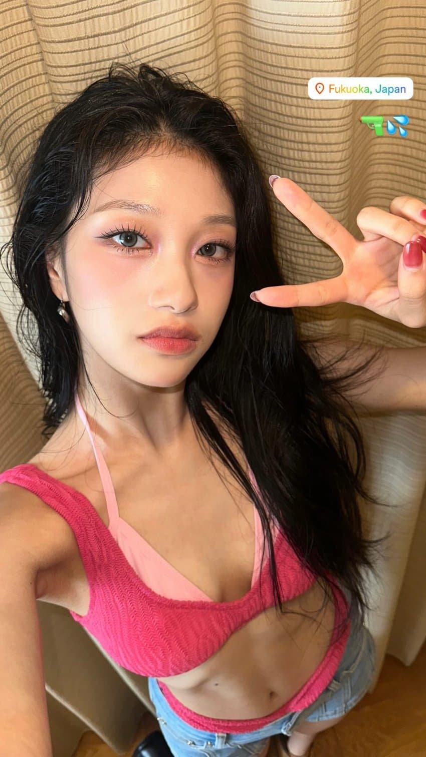 과감하게 자주색 비키니를 입어준 프로미스나인 이서연 몸매 - 워터밤