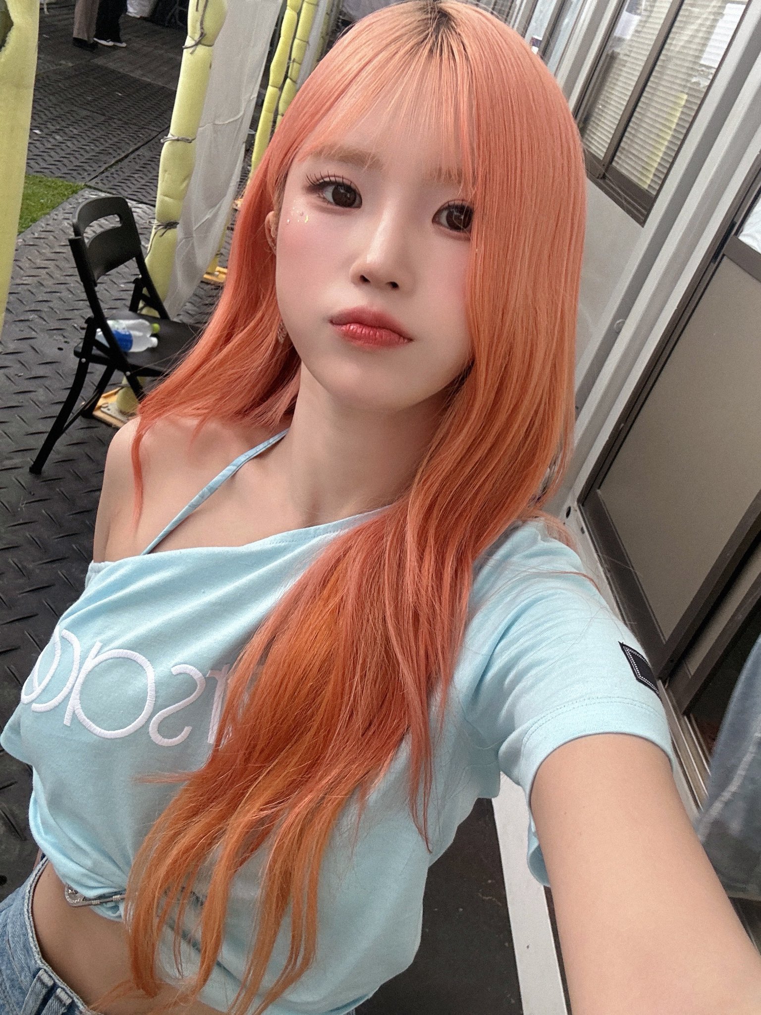 하늘색 끈비키니 언더붑 노출한 프로미스나인 송하영 꿀복근 - 워터밤