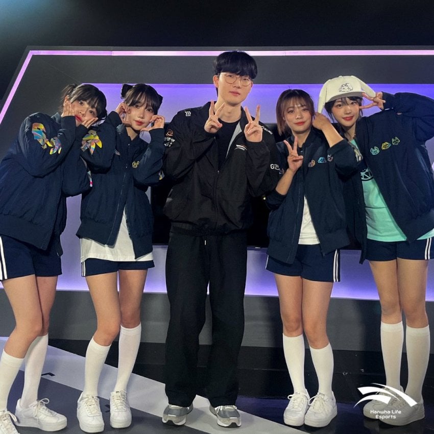 QWER이 프로게이머와 맞팔해서 현타온 팬