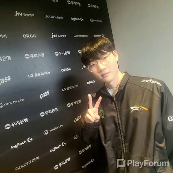 QWER이 프로게이머와 맞팔해서 현타온 팬