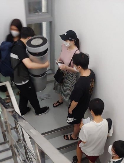 현재 티몬 문 잠그고 버티는 중