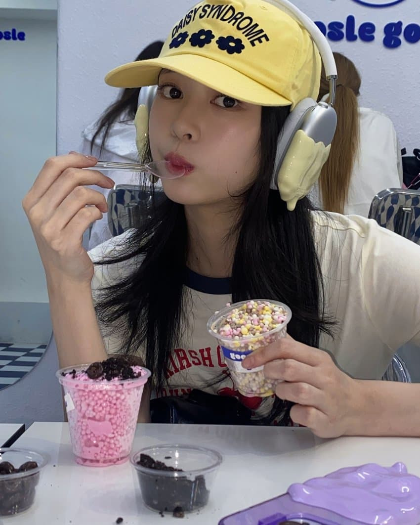 구슬아이스크림 먹는 김민주