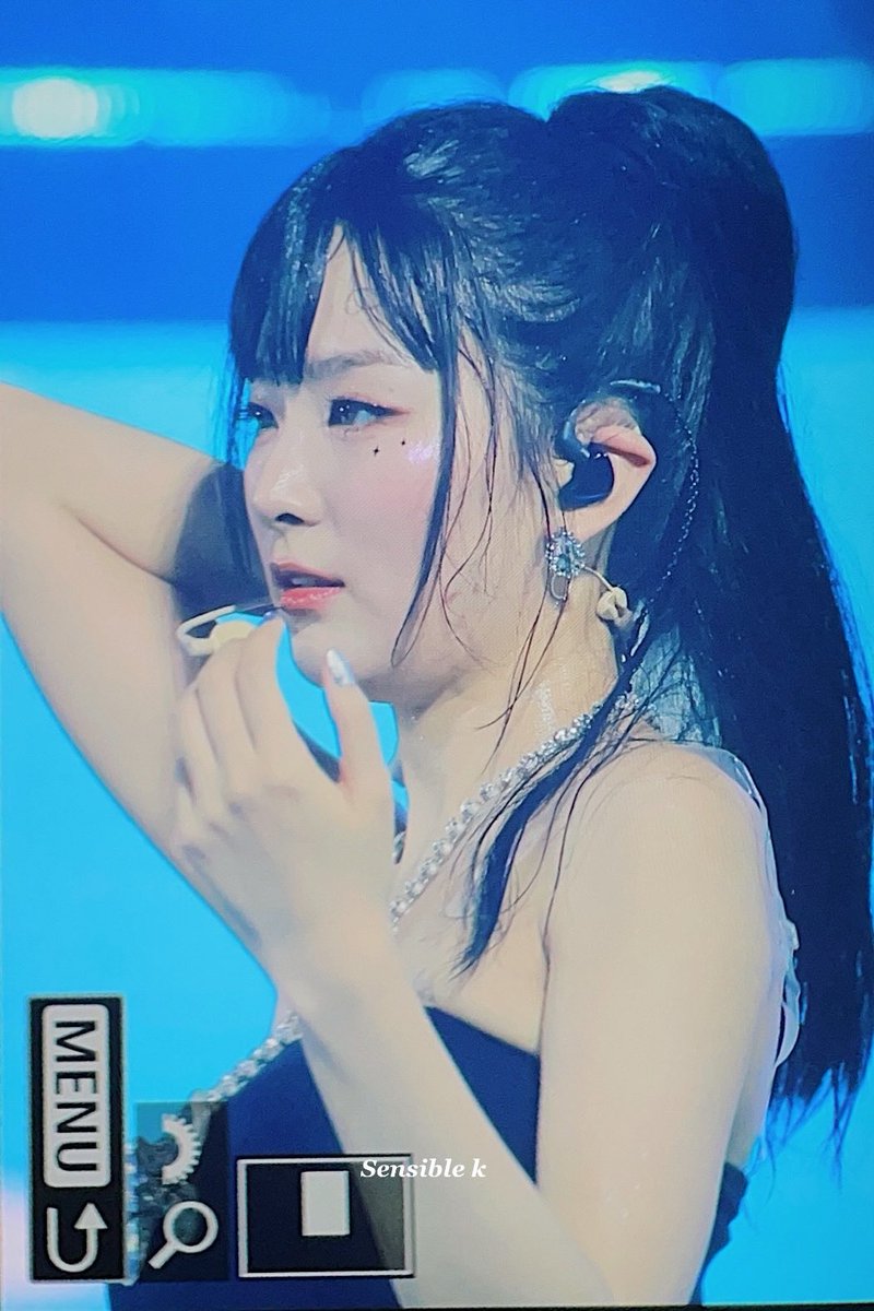 한뼘 검정 튜브탑 + 성수 흘리는 꿀복근 야꼽...섹시한 포니테일 슬기