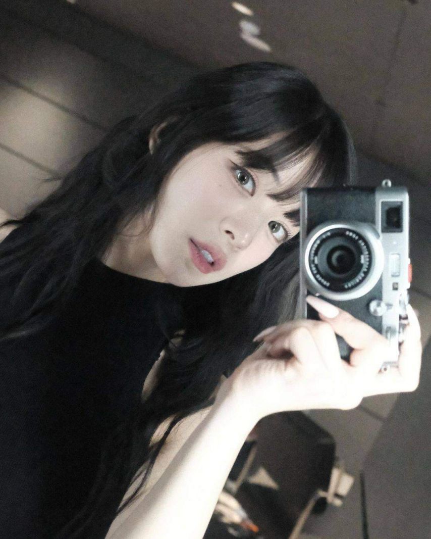 프로미스나인 이채영 이쁜 셀카 한 장.jpg