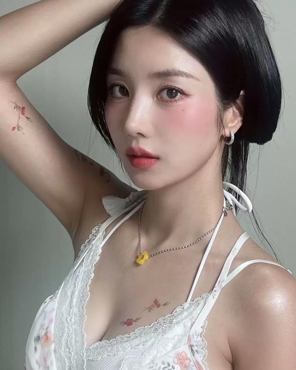 권은비 워터밤 의상