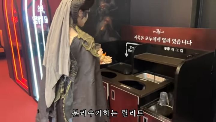 ㅇㅎ?) 디아블로 릴리트 보고 개깜짝 놀란 여자 ㄷㄷ