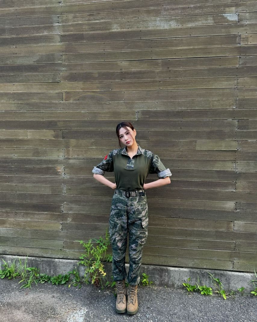 군복 입은 오하영 몸매