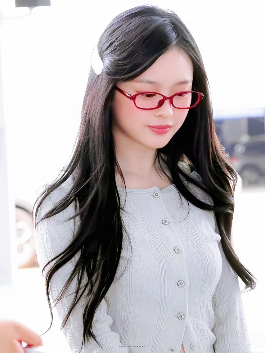오늘자 일본 출국 하는 팜하니(뉴진스)