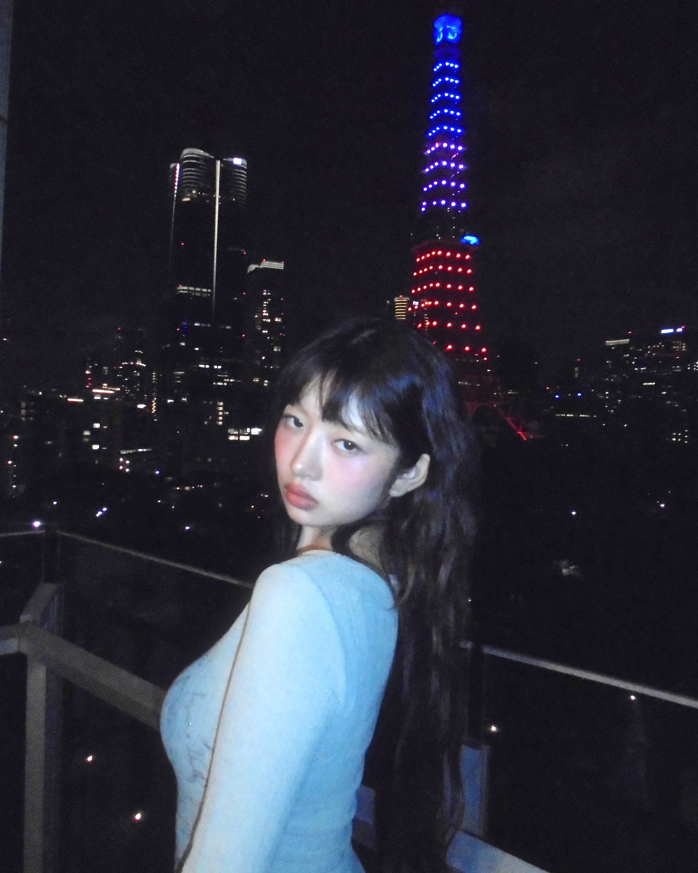 연한 연두색 긴팔티 의외로 묵직한 가슴 볼륨감 아이브 레이 - 인스타