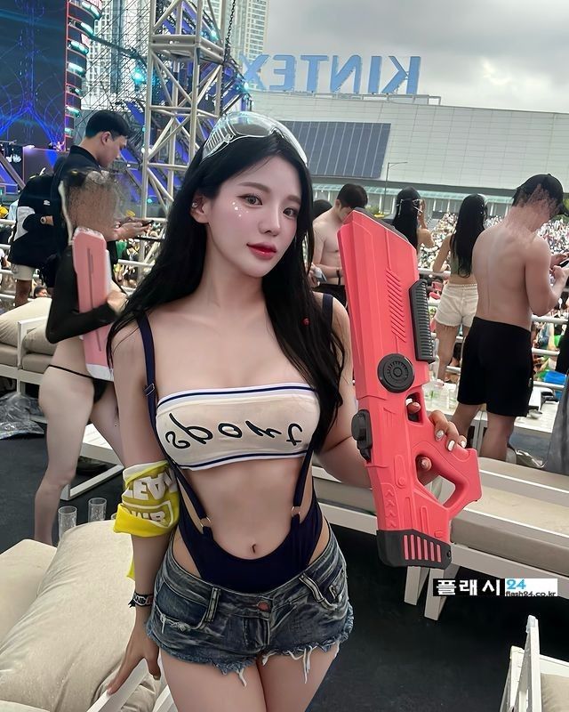 워터밤 누나 예진의 몸매