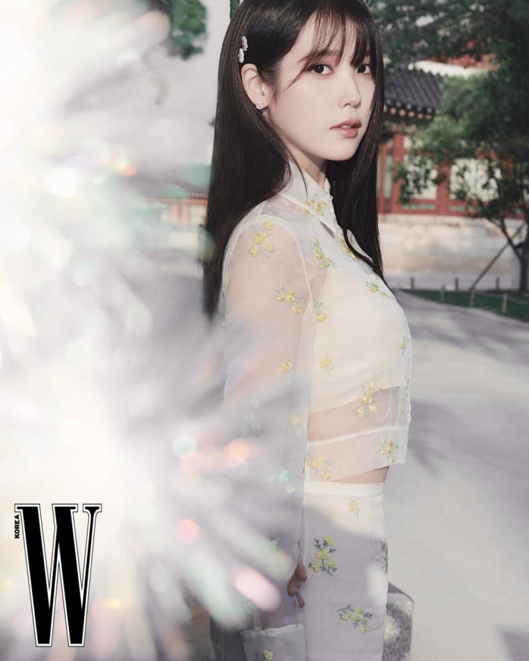 아이유 더블유 코리아