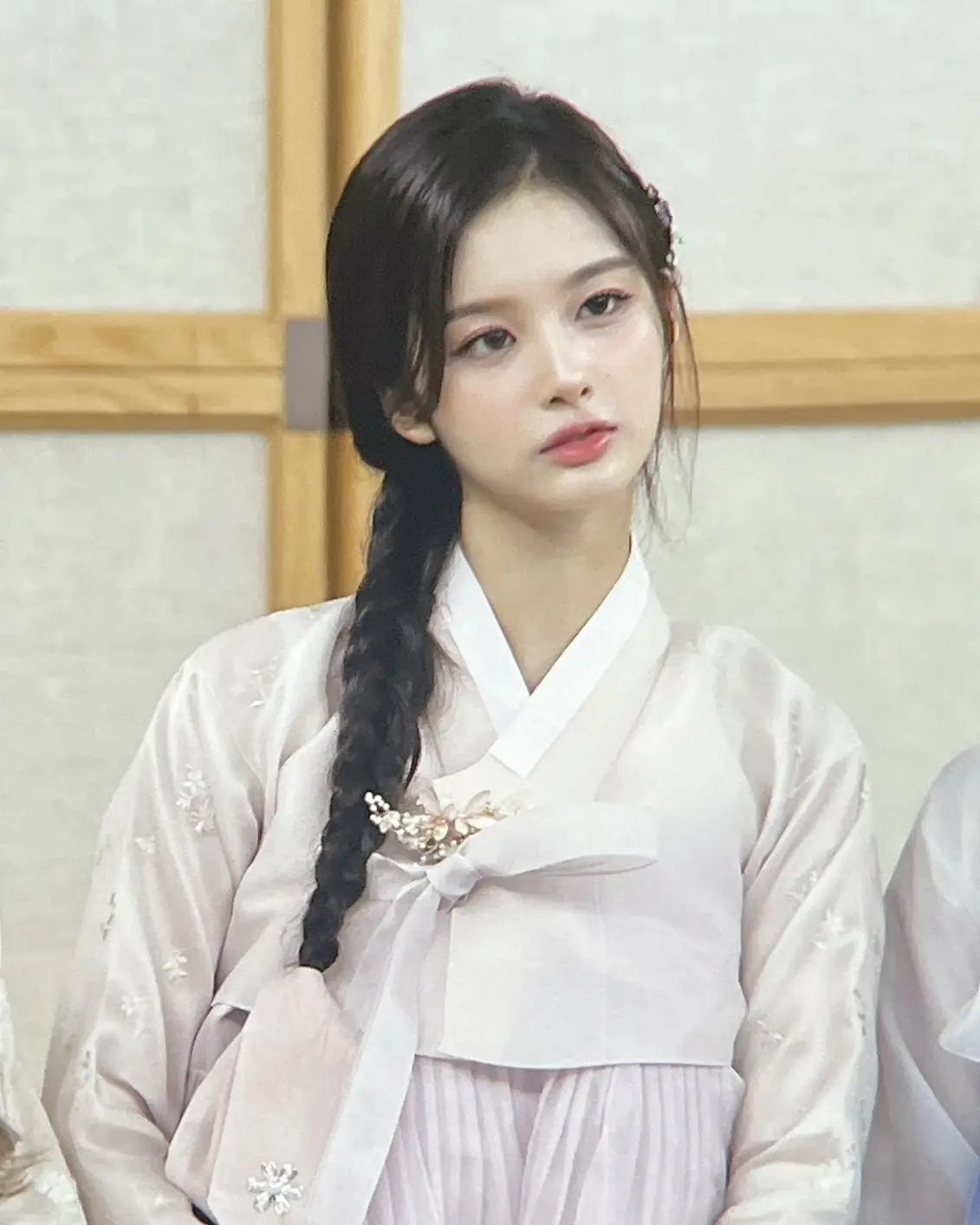 한복입은 엔믹스 설윤 ㄷㄷㄷ