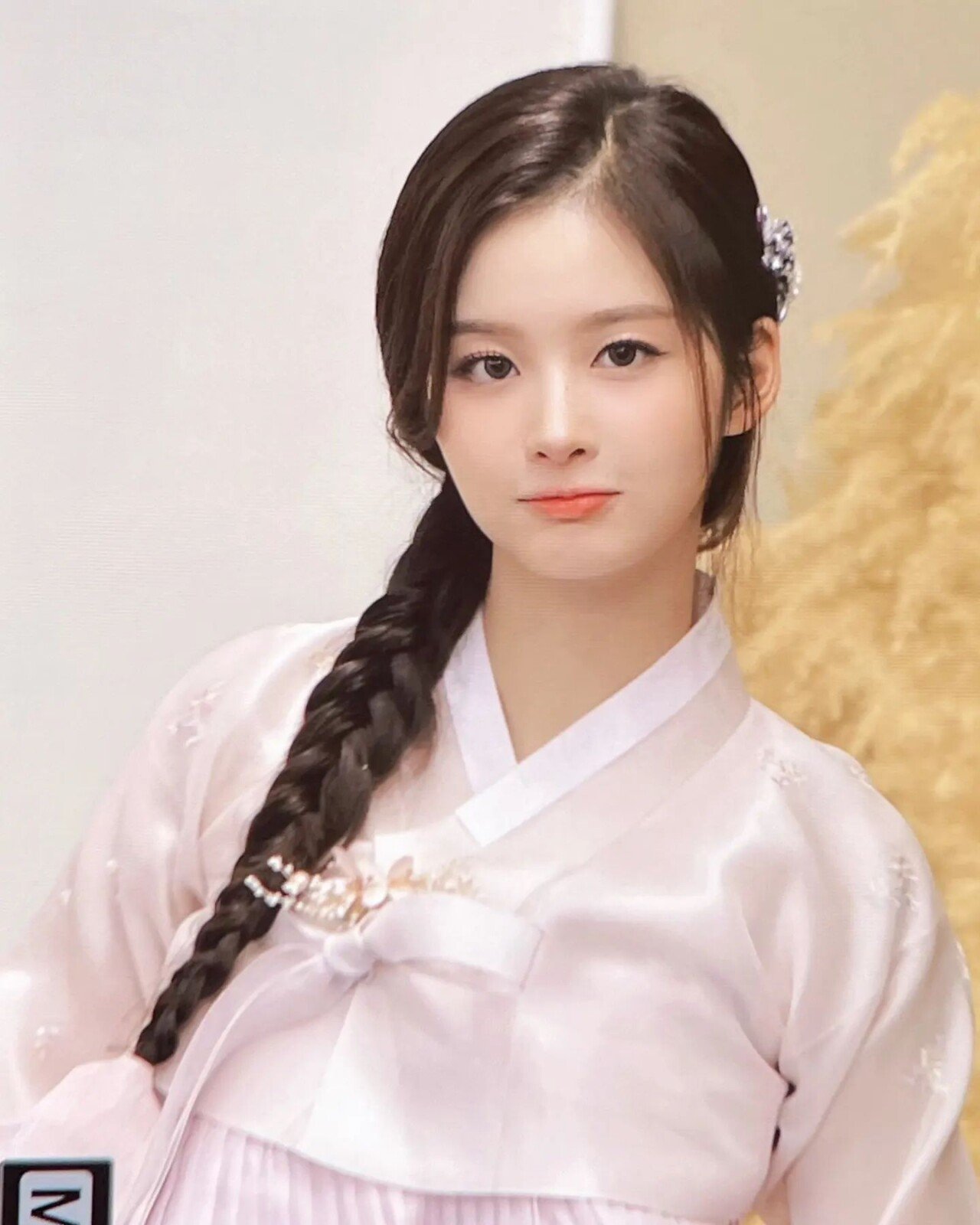 한복입은 엔믹스 설윤 ㄷㄷㄷ