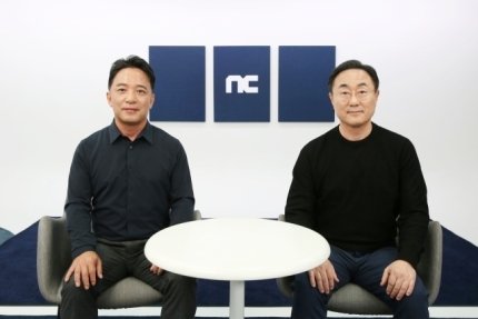 엔씨소프트 영업이익보다 많은 김택진 대표 일가 연봉…주가는 5분의 1토막