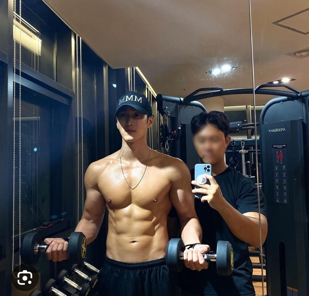 커뮤니티 난리났던 안보현 피지컬