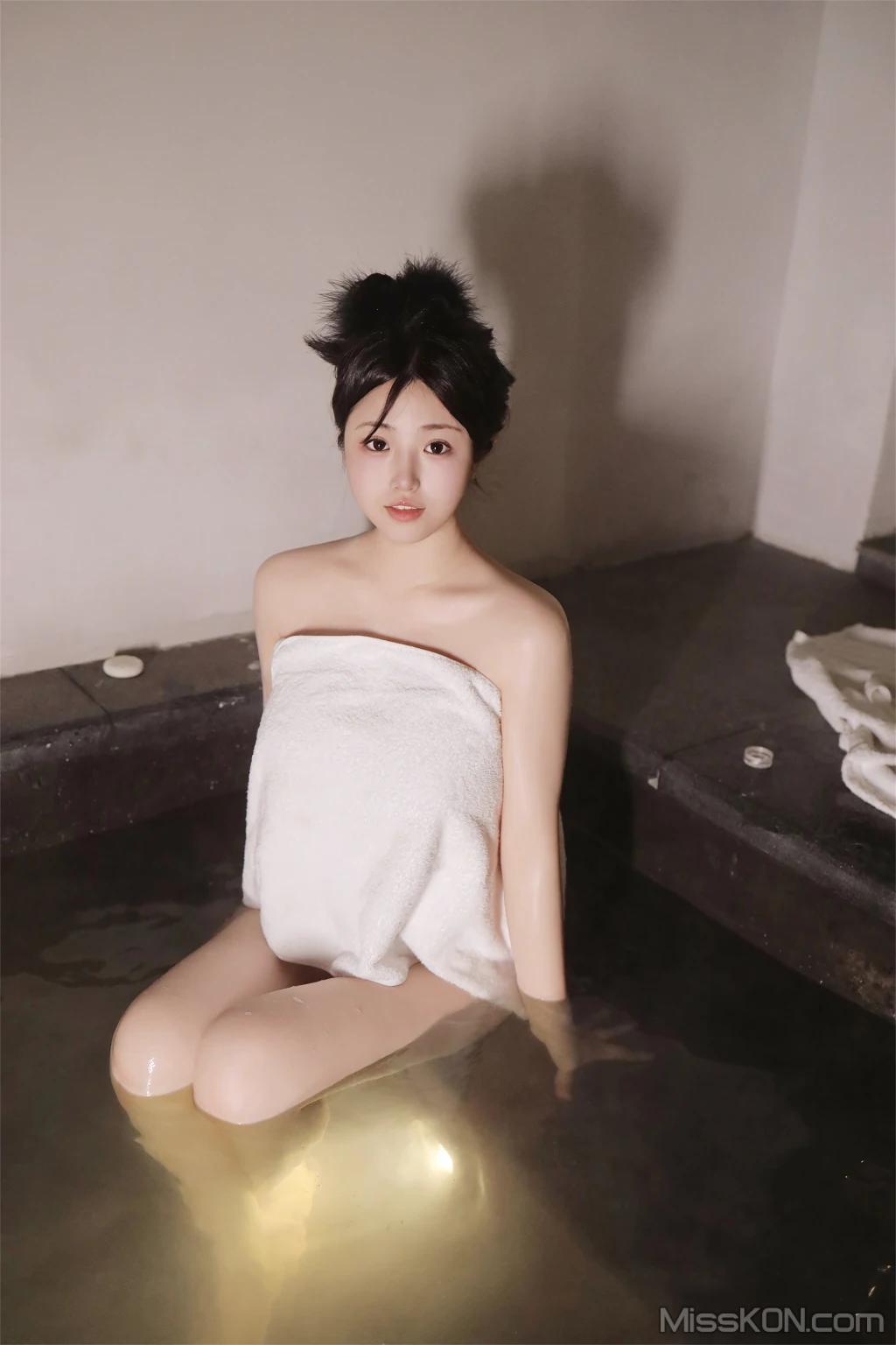 피부가 하얀 그녀 (올누드 화보집)