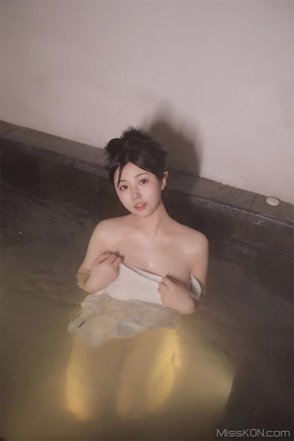 피부가 하얀 그녀 (올누드 화보집)