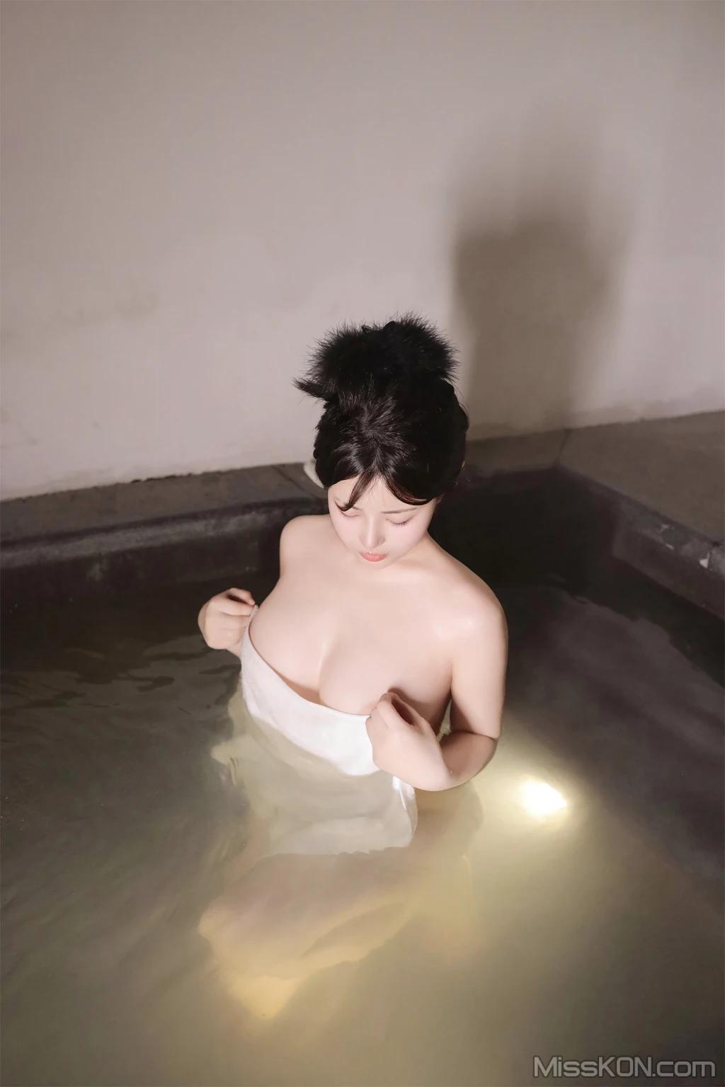 피부가 하얀 그녀 (올누드 화보집)