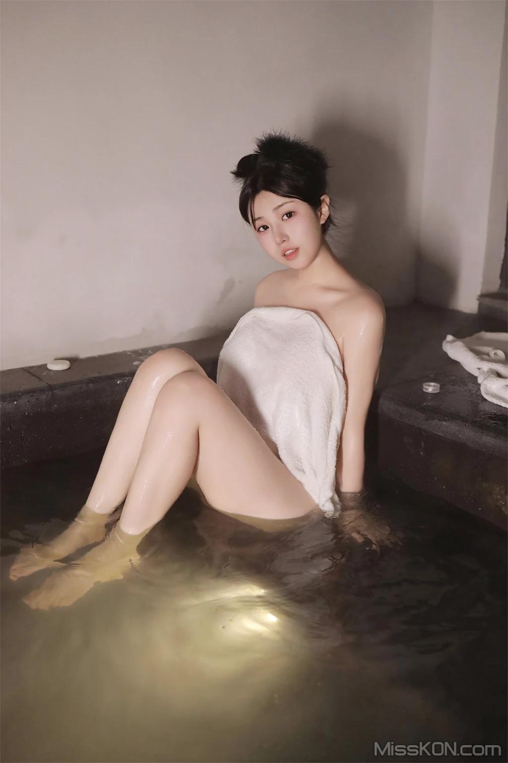 피부가 하얀 그녀 (올누드 화보집)