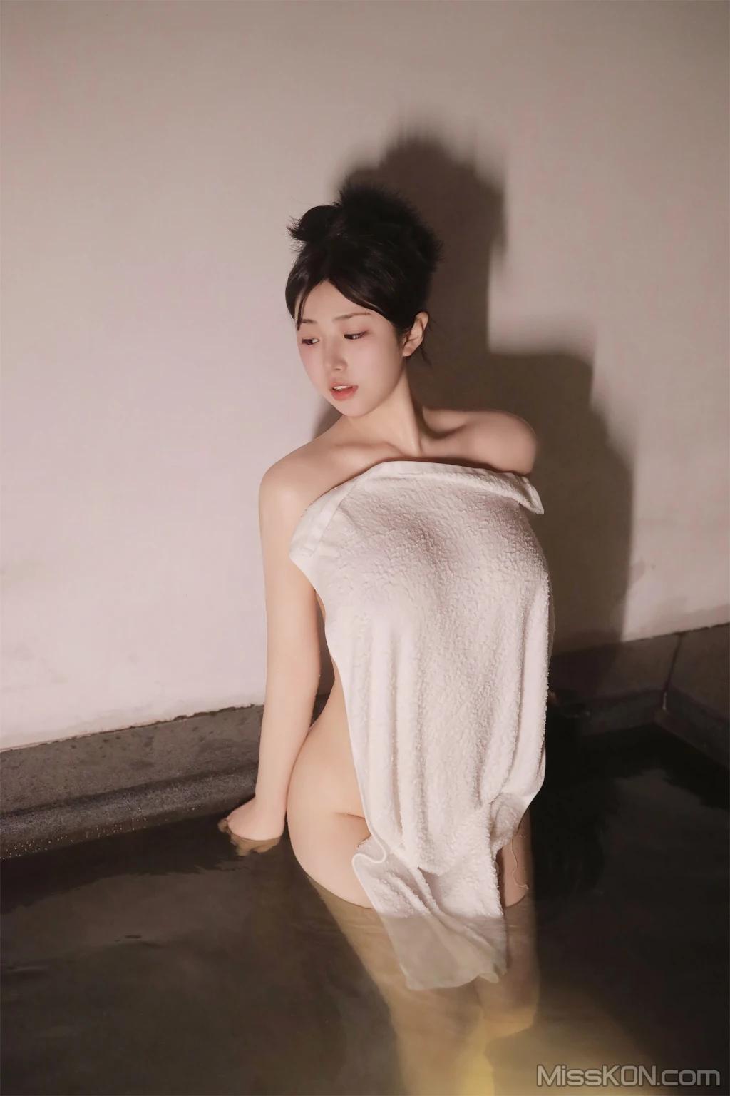 피부가 하얀 그녀 (올누드 화보집)
