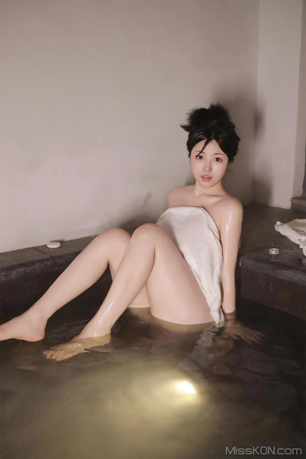 피부가 하얀 그녀 (올누드 화보집)