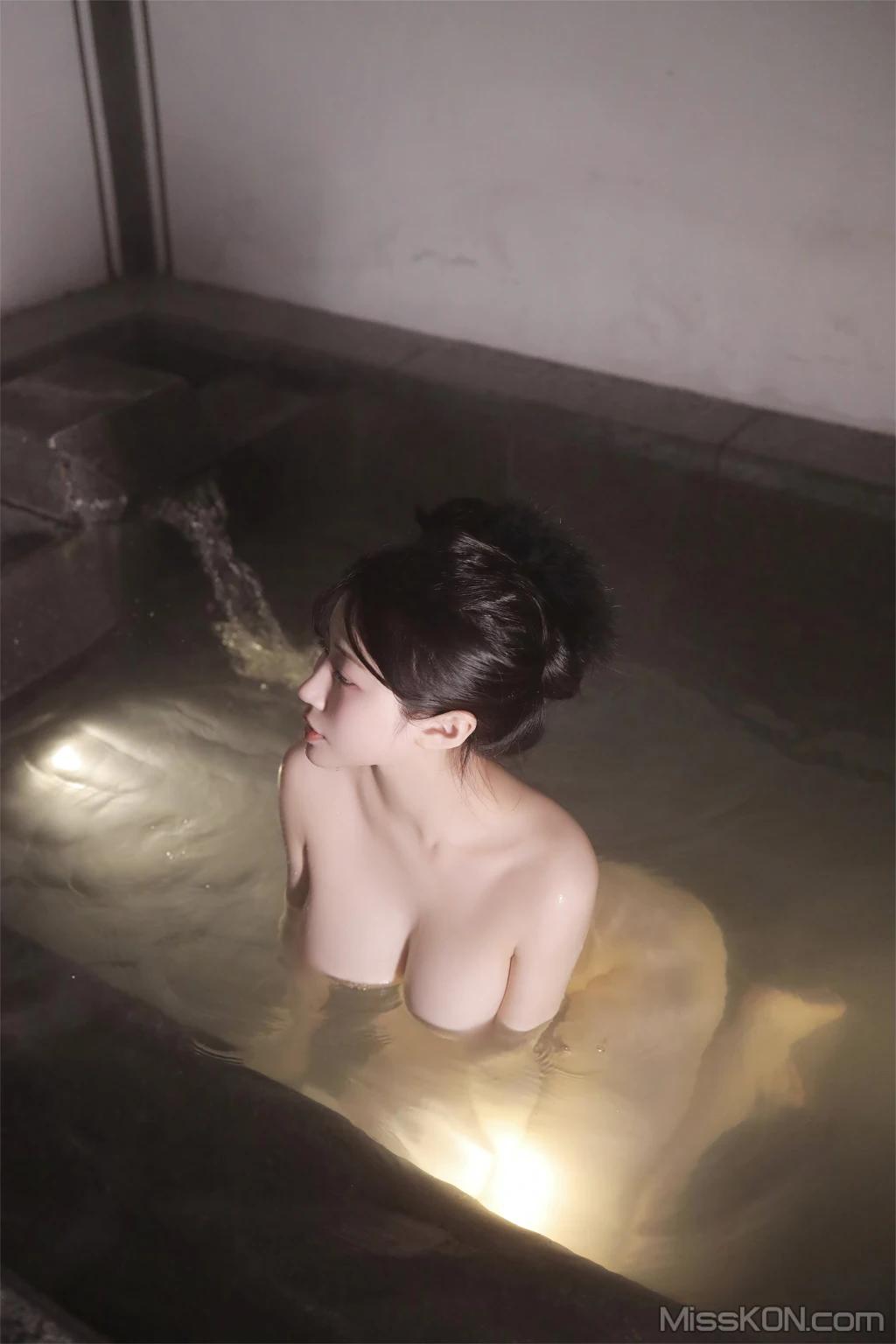 피부가 하얀 그녀 (올누드 화보집)