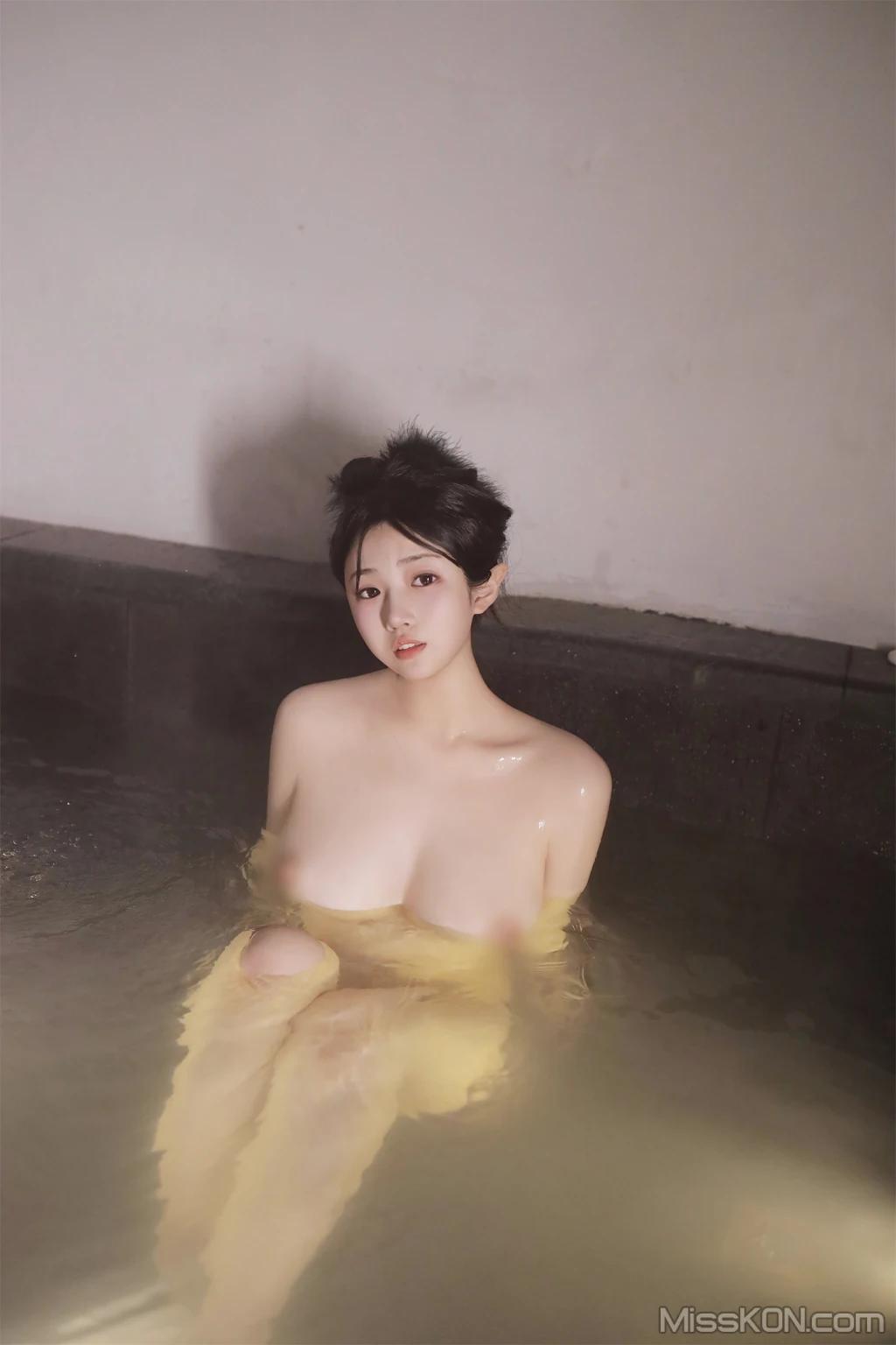 피부가 하얀 그녀 (올누드 화보집)