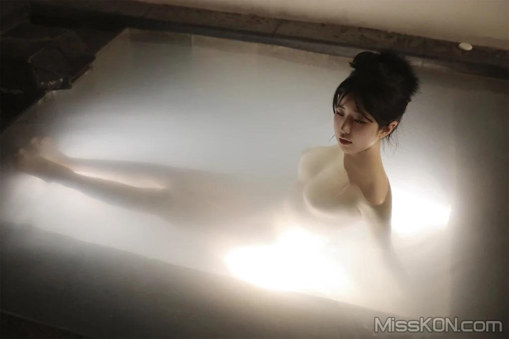 피부가 하얀 그녀 (올누드 화보집)