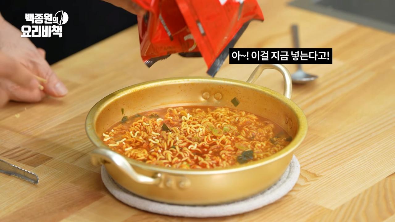 미슐랭 3스타 안성재 쉐프가 만드는 통마늘 라면