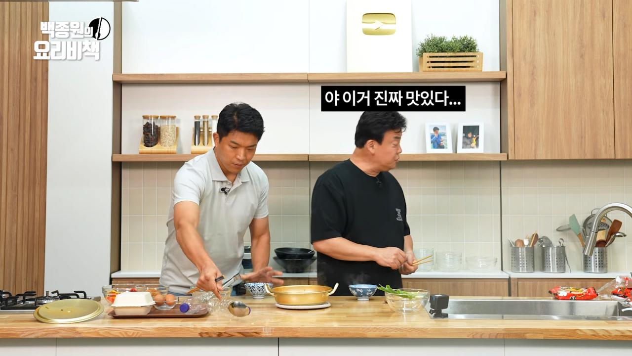 미슐랭 3스타 안성재 쉐프가 만드는 통마늘 라면