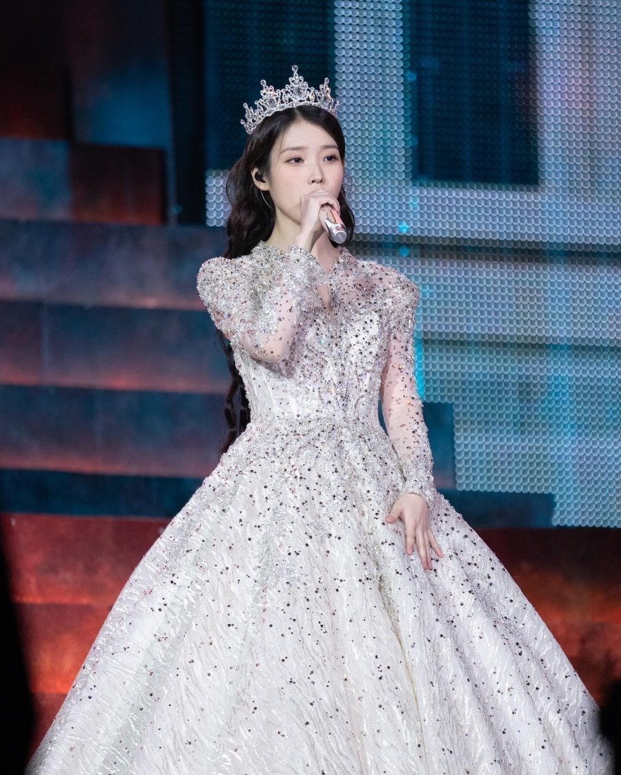 오늘자 아이유 인스타..