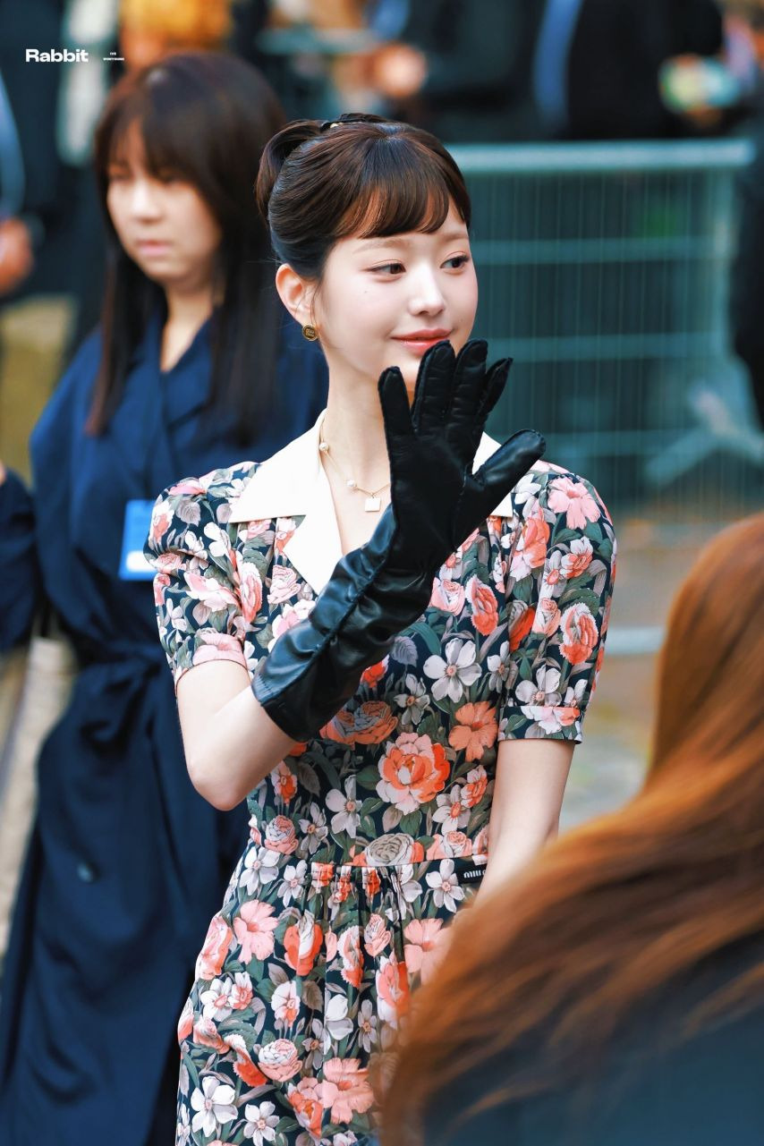 오드리 헵번을 연상시키는 아이브 장원영 꽃무늬 원피스 미친 미모