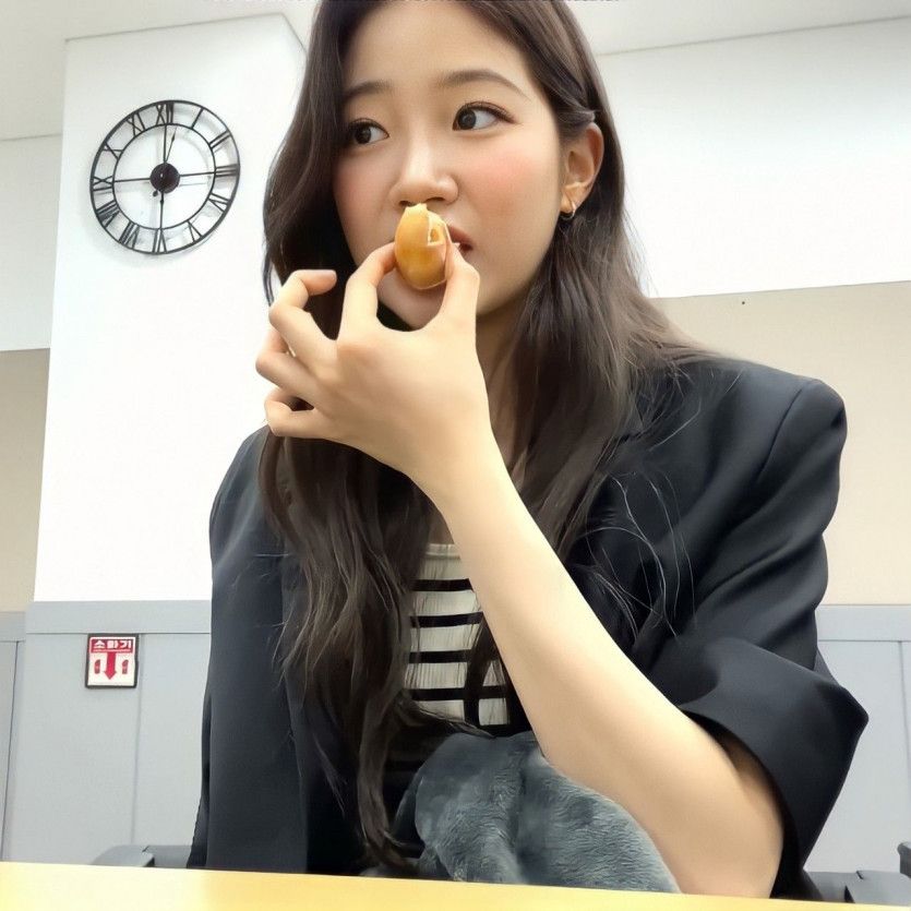 LEE SERAFIM 카즈하