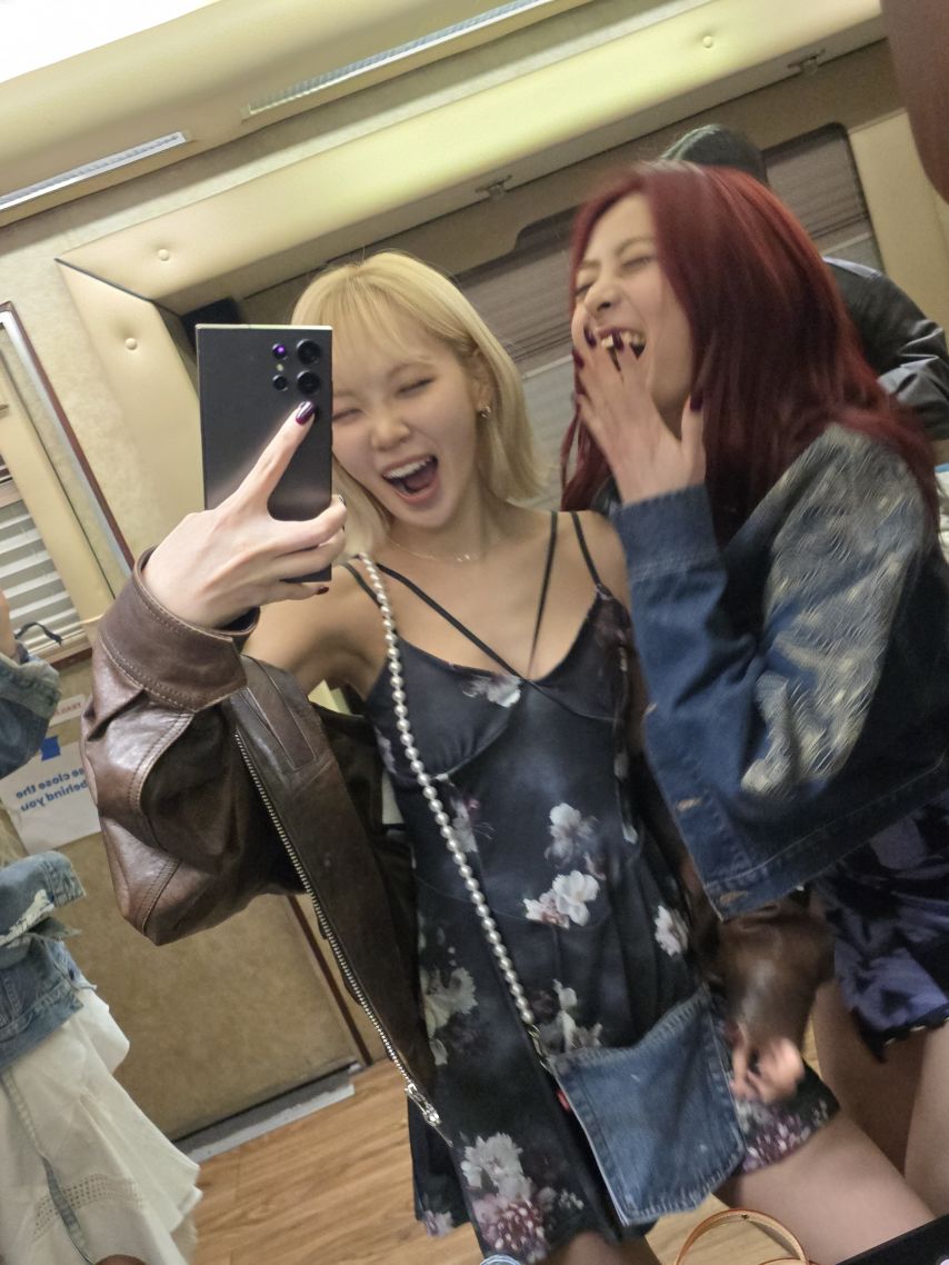 르세라핌 허윤진 생일 (사쿠라,김채원,홍은채)
