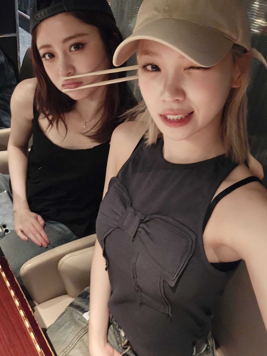 르세라핌 허윤진 생일 (사쿠라,김채원,홍은채)