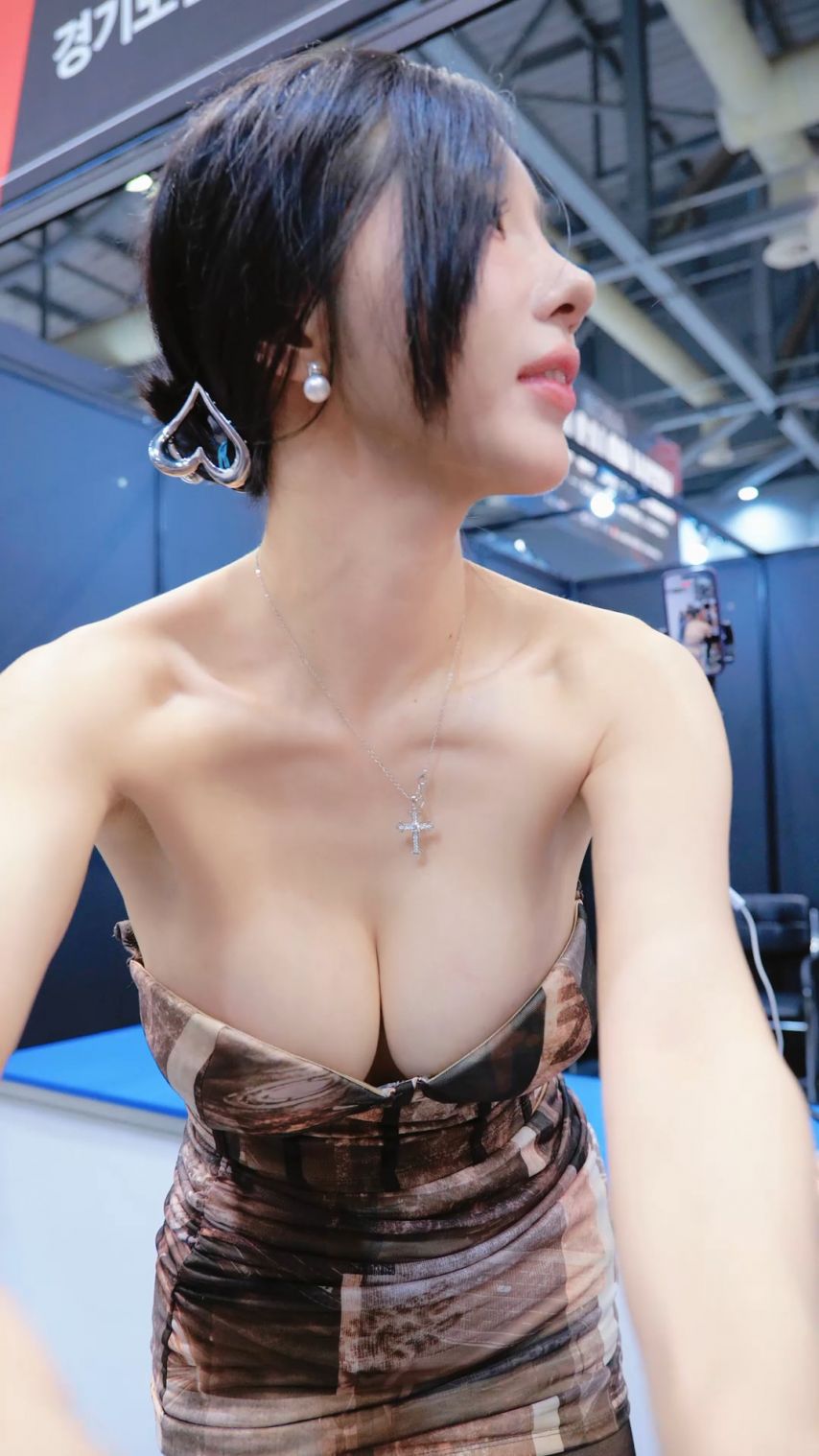 사인 받고 눈도 즐거운 상황