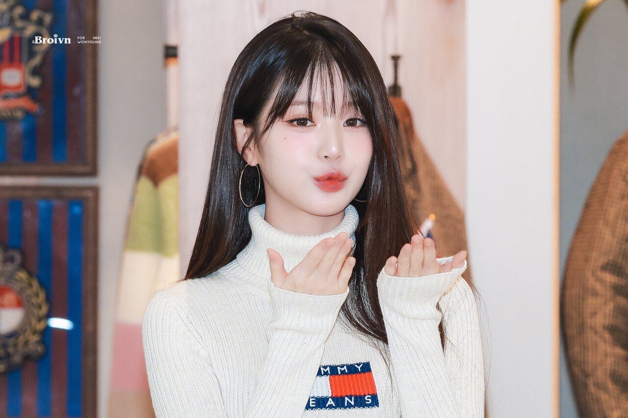 오늘자 더현대 타미힐피거 팝업스토어 아이브 장원영
