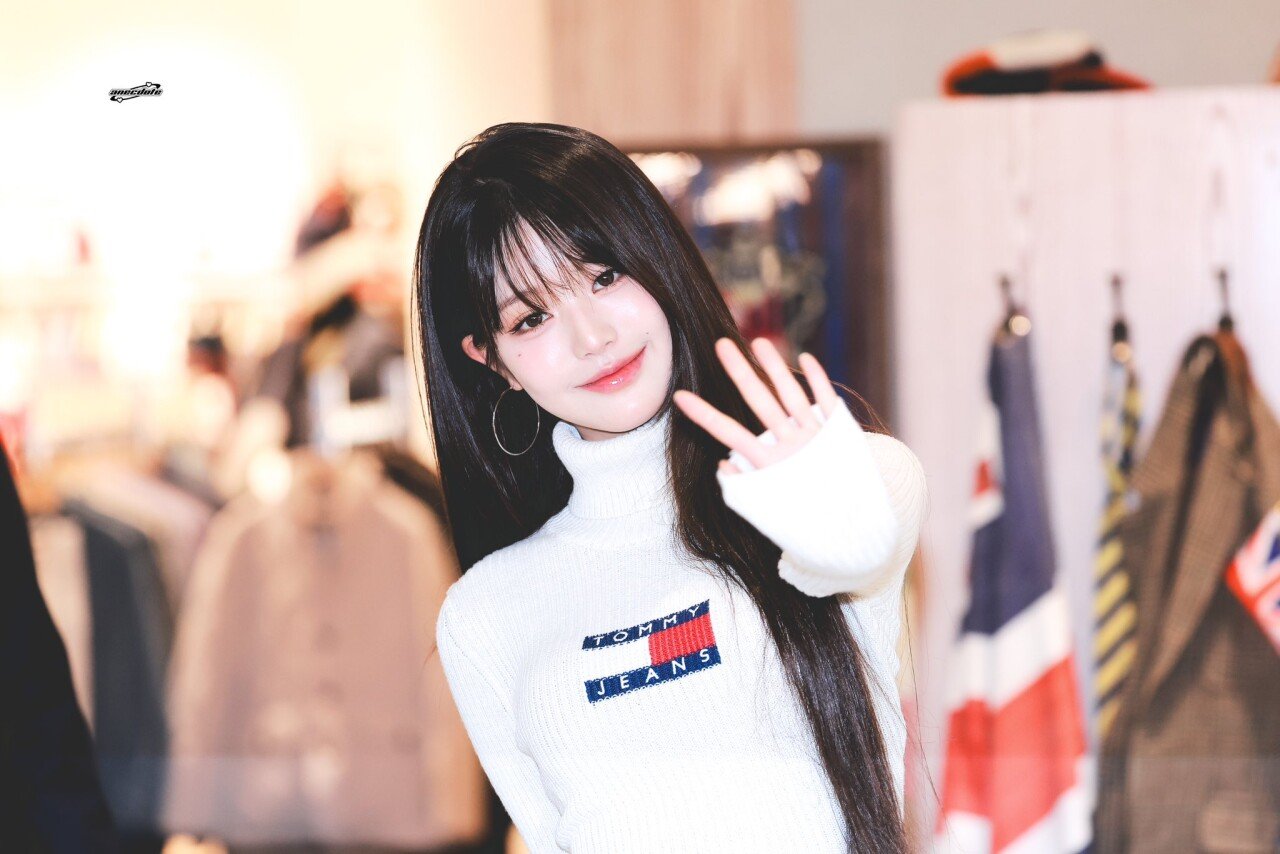 오늘자 더현대 타미힐피거 팝업스토어 아이브 장원영