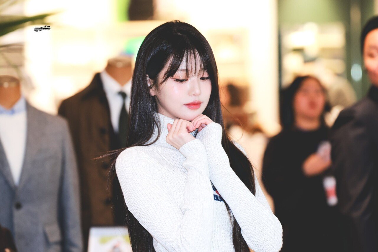 오늘자 더현대 타미힐피거 팝업스토어 아이브 장원영