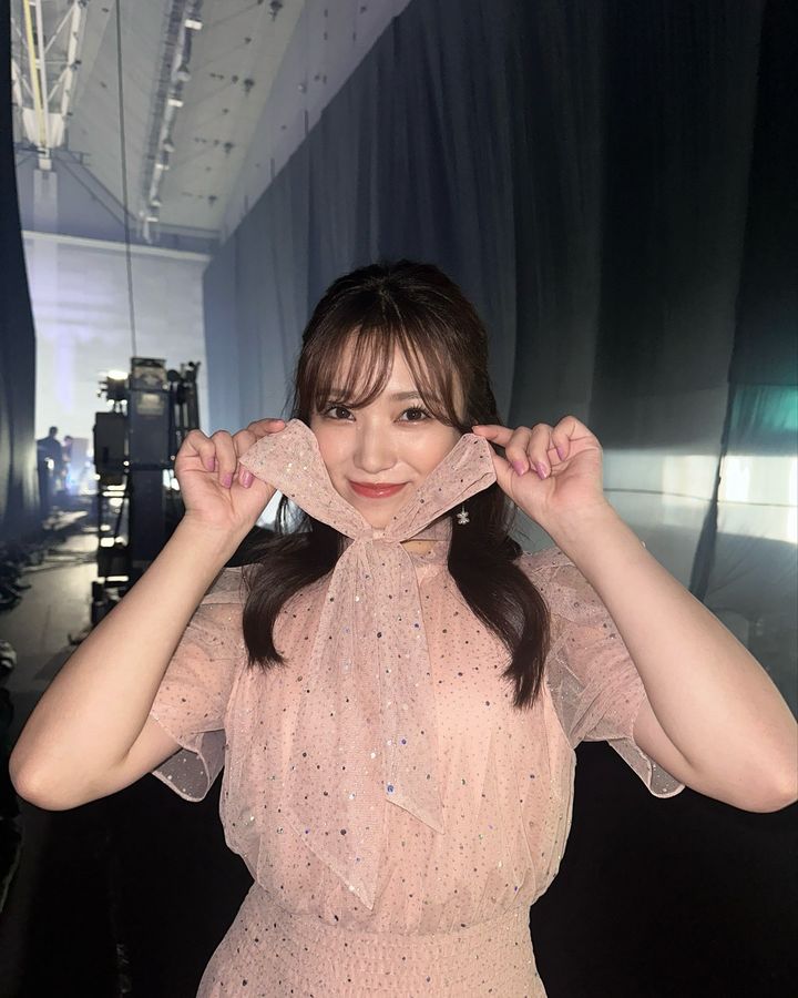 [아이즈원] 나코  ...  히토미