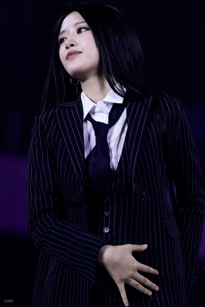 241012 GOLDEN WAVE 아이브 안유진